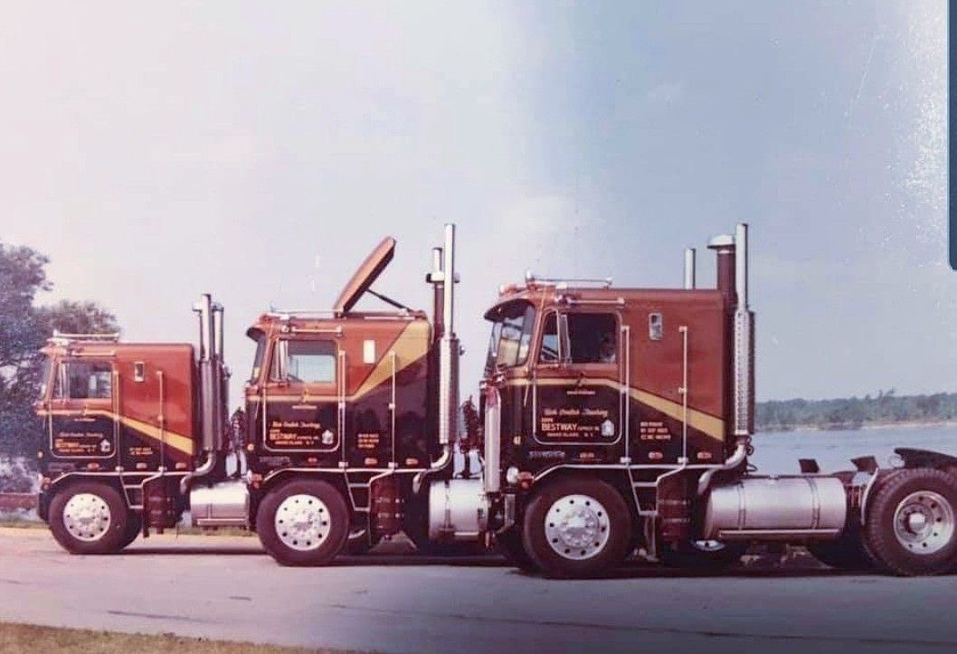 Now THATS a like up! 🔥🔥🔥

#thedirtyoldtrucker #oldtrucks #oldschooltrucks #kenworth #kenworthtrucks #kenworthk100 #kenworthgoldennugget