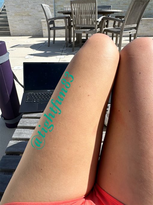 A little sunshine is good for the soul.. finishing up my work day &amp; then on to work out 💪🏋️&zwj;♀️ https://t
