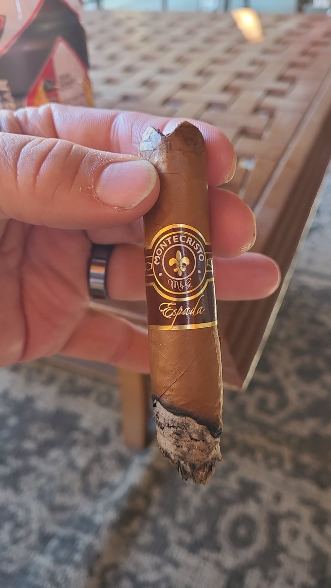 Enjoying a Montecristo Espada from the lounge. 👍💨