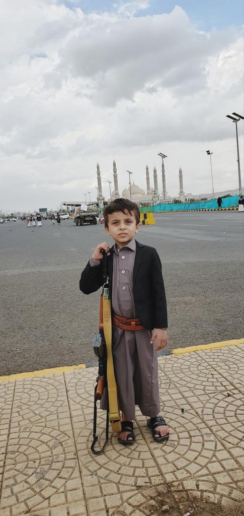 من أرض المدد والسند والعزة الى أرض الجهاد 
غزة.. 
We are here on the battlefield.  We will fight for Gaza and whole Palestine land. 

#Gaza
#Yemen
#QudsDay2024
#طوفان_الاحرار