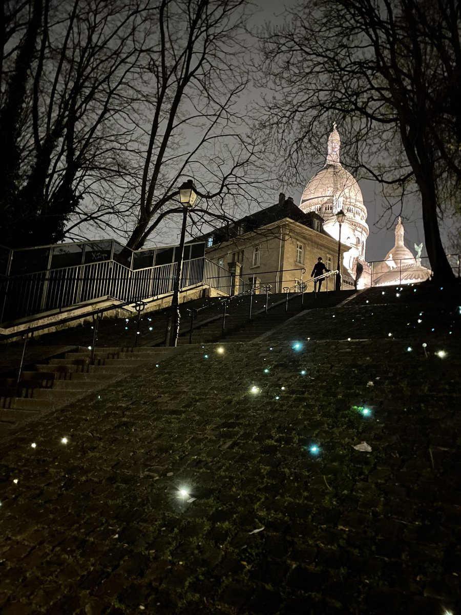 La nuit, Montmartre.