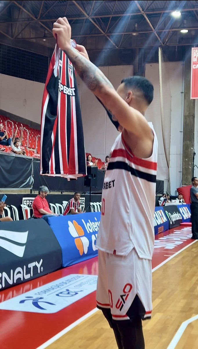 Camisa 10, armador e… MIL ASSISTÊNCIAS NO NBB! Parabéns pela marca alcançada na competição! Vamos por mais, Coelho! #BasqueteTricolor #VamosSãoPaulo 🇾🇪 📸 Miguel Schincariol/Saopaulofc.net