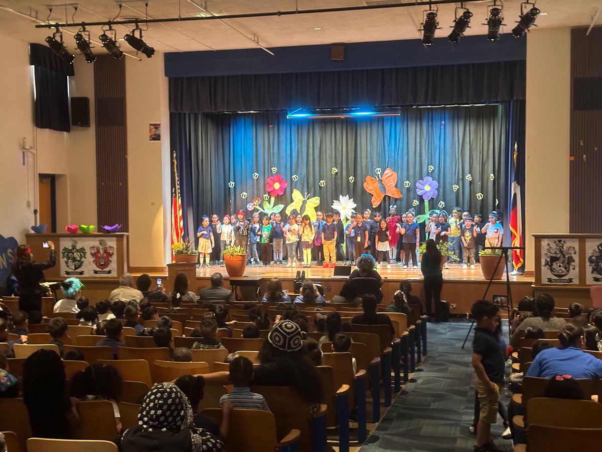 Special thanks to our retired NFL, community, and district guests who made our Prek- 5th Green ECO Flag and Pep Rally a success! Only 6 schools in Texas have earned this National Wildlife honor flag! 🦁 @DrSamanthaWhite @schika1908 @TamanikiaH @SpruceV_T