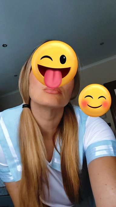 Hora de las videollamadas 😋😋😘😘  https://t.co/3YpRHZE7jo https://t.co/LCLizaRhVp