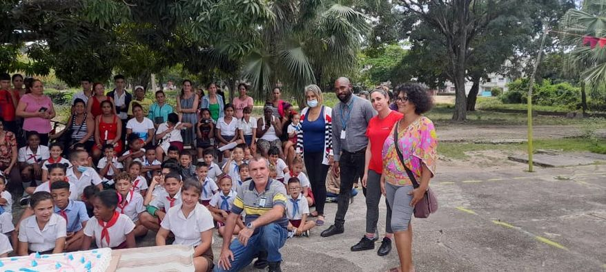yaidisury133951's tweet photo. Hasta la Escuela Especial de #Levisa también llegaron los jóvenes y factores el 4 de abril a entregar un donativo de materiales educativos y un kake para el disfrute de los niños. Iniciativa de #pinares y la #esuni.
#jóvenesconstruyendofuturo
#JuventudActiva https://t.co/aS9b9tsFZk