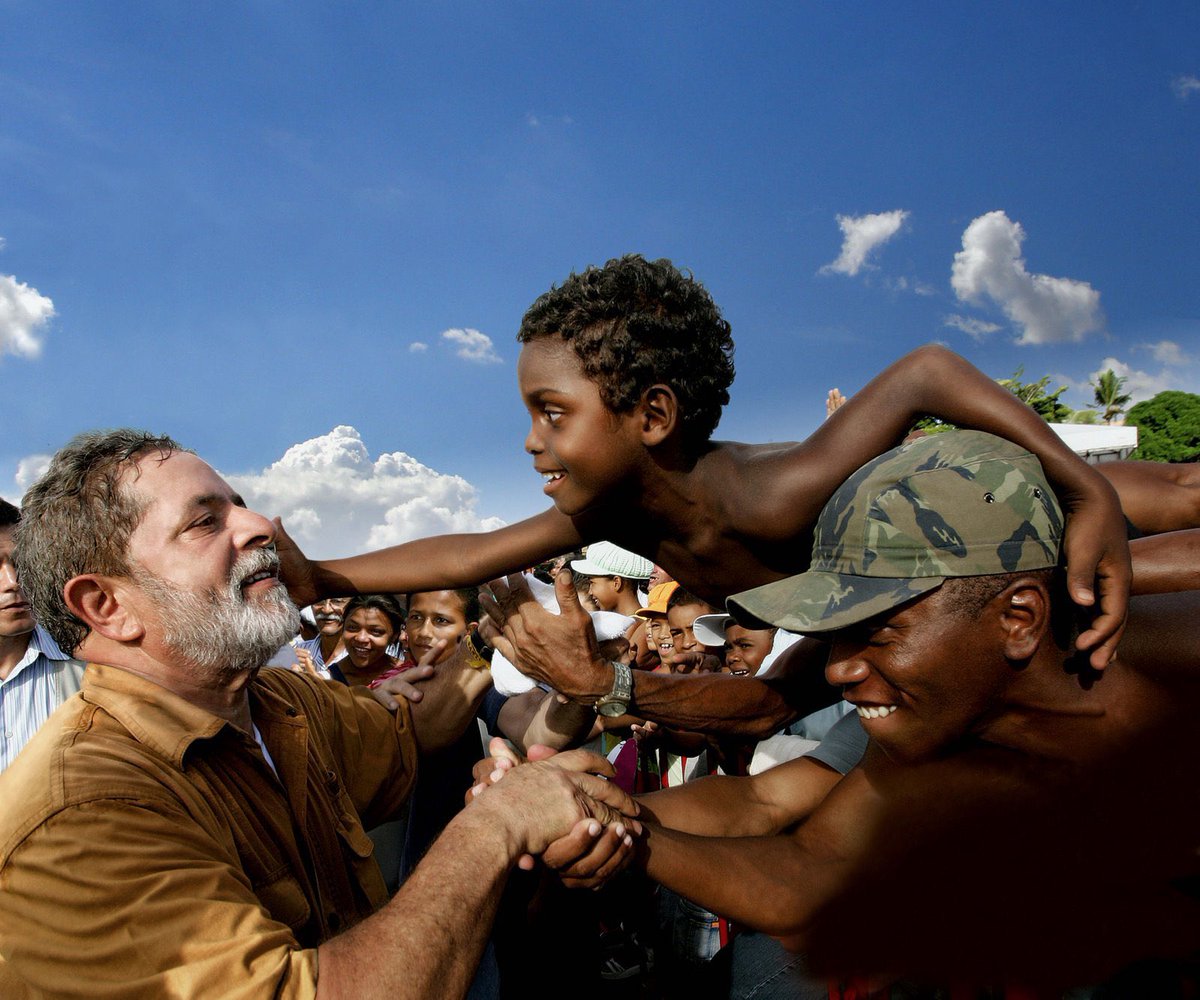 #LulaBomDemais; as pessoas boas incomodam por seu senso de justiça. Em <a href="/LulaOficial/">Lula</a> além do senso de justiça, a possibilidade colocada em prática de garantir direitos aos brasileiros. Principalmente aos que mais precisam.