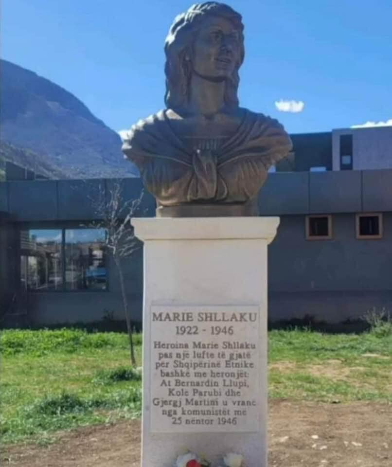 SocietyAlbanian's tweet image. Marije Shllaku pas 80 vjetësh u kthye në Pejë. 

#usalbanianmediagroup #duameshumeshqiperine #albania #kosova #çamëri #arbëria #jamshqiptar #shqiptar #shqiptarët #shqip