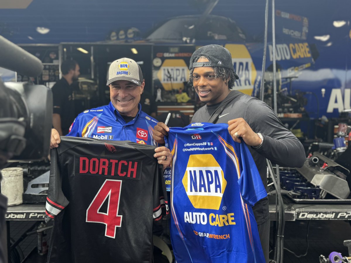 Greg Dortch 🤝 Ron Capps Welcome to the world of nitro! 😎 @RonCapps28 / @AZCardinals / @NHRA / #ArizonaNats