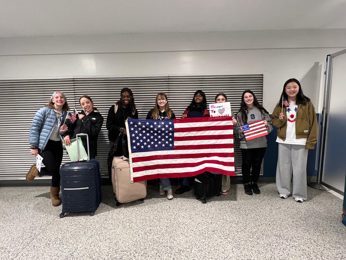 It’s departure weekend for the @stgeorgesedin U4 exchange students. First up, @GFSchool in Philadelphia, USA. The girls were delighted to be reunited with their partners! 🏴󠁧󠁢󠁳󠁣󠁴󠁿 ✈️🇺🇸

#exchangeprogramme #international #partnerschool #friendship #stgecommunity #aVoiceforAmbition
