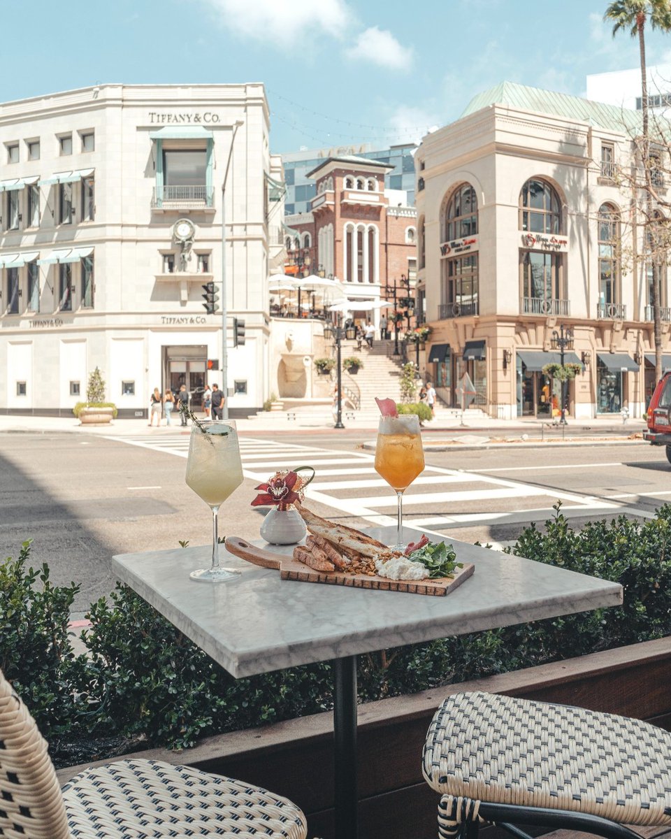 Grab your plus one and head to #BeverlyHills. Your table for two is ready on our patio! 

#LAFoodie #PatioDining