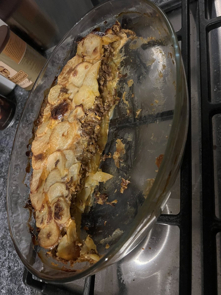 My mum made the most beautiful and delicious moussaka tonight. We were joking about how my dad had no chance to defend himself from falling head over heels in love with her… and her cooking 😂 I appreciate my family’s love and support so much. We also spoke about how many