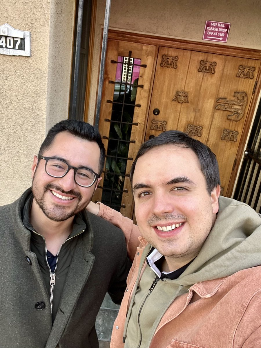 Two podcasters walk into a bar… gran placer almorzar con el gran @enzocavalie de @startupeable!