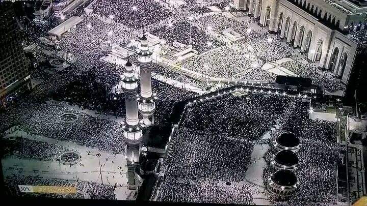 ليلة تاريخية في المسجد الحرام، ليلة ٢٧ في مكة 🕋♥️
"كَأَنَّهُمْ بُنْيَانٌ مَرْصُوصٌ"🤍