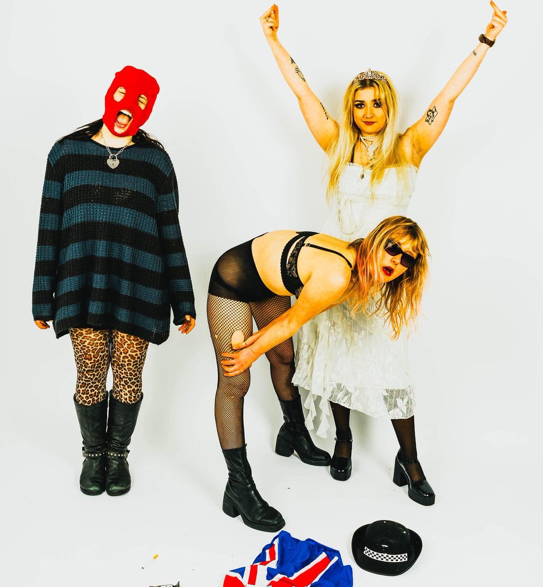 Our APRIL playlist is now LIVE!

@pati0band / <a href="/HqParsnip/">parsnip_hq</a> / BENCH PRESS / <a href="/bingo_fury/">Bingo Fury</a> / GRAZIA / <a href="/SaintSaviour/">Saint Saviour</a> / VR SEX / <a href="/nonlaband/">Non La</a> / DEHD / <a href="/SLAP_RASH/">SLAP RASH</a> / <a href="/ghosts_holiday/">Holiday Ghosts</a> / <a href="/mannequinpussy/">MP</a> / @Lambrini_Girls / @rosalimusic / <a href="/alison__cotton/">Alison Cotton</a> / <a href="/wearecowtown/">cowtown</a>

birthdaycakebreakfast.wordpress.com/2024/04/05/lis…