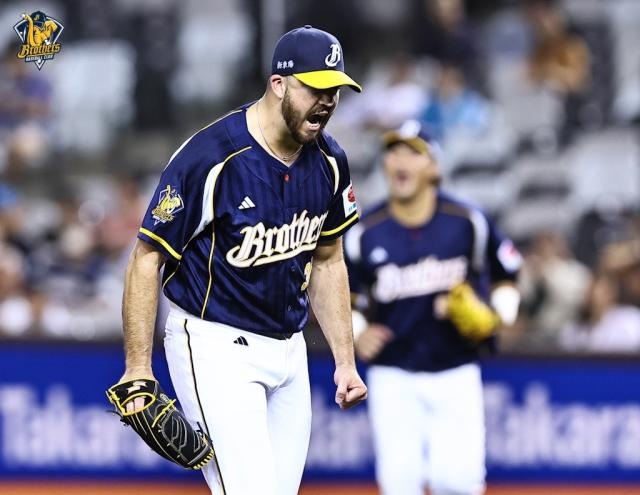 4/5 LHP Eric Stout - CTBC Brothers

9SO, 2BB, 3H, 1ER, 1R, 6IP (W)

96 pitches, 66 strikes