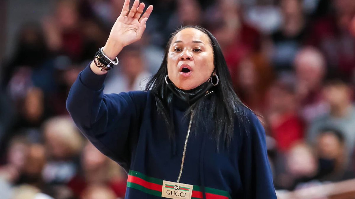 Dawn Staley becomes the FIRST coach in award history to win the @wernerladderco Women’s Coach of the Year in 3️⃣ consecutive seasons‼️ Staley also won in 2020, and her 4️⃣ wins are now third on the award’s all-time list, trailing UConn’s Geno Auriemma (eight) and Tennessee’s Pat…