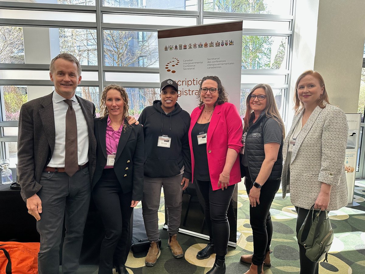 We continue to push for better access to properly-fitting PPE for women. Today, our delegation presented to the CDN Assoc. of Administrators of Labour Legislation, in other words, federal Minister of Labour @SeamusORegan and all provincial labour ministers from across Canada.