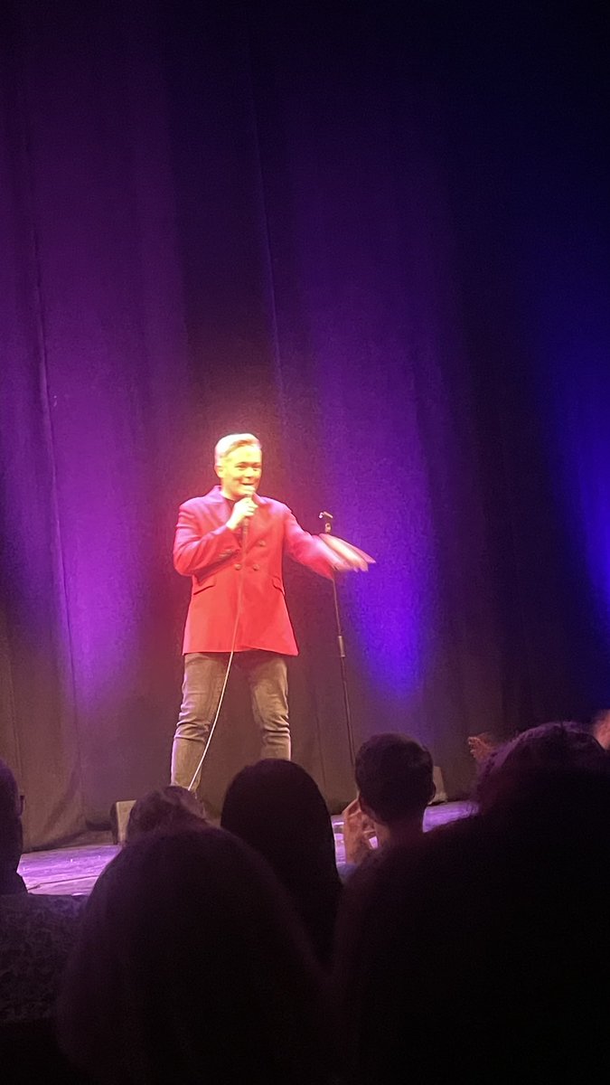 @stephencomedy brilliant show tonight at the Quays …. Didn’t know you went to edgie 😀