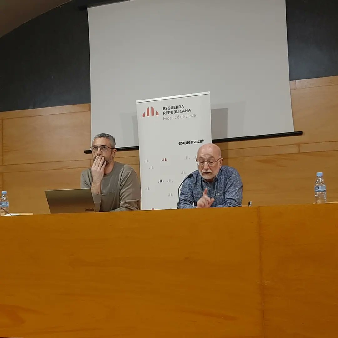 Escoltant <a href="/bernatsole/">Bernat Solé i Barril</a>: "Aigua i República". Reflexions al voltant de l'aigua i el seu poder transformador.💧💧
Hi coneixem els guardonats d'enguany dels Premis Víctor Torres i Victorina Vila: Rosa Fabregat i Centre d'Estudis Comarcals del Segrià.
<a href="/ErcSegria/">ERC Segrià</a> <a href="/ERCfedLleida/">Federació ERC Lleida</a>