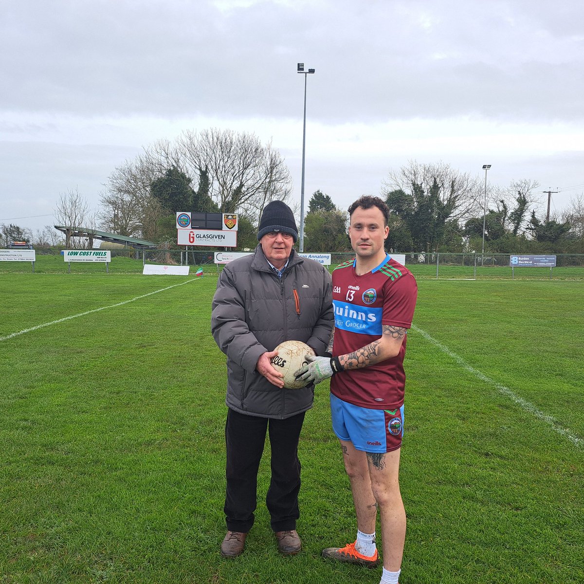 A.C.F.L Division 4 Friday 5th April 2024 Full Time Result Glasdrumman 2:16 Bright 1:06 Well done lads 👏👏 Thanks to Marty O'Neill for sponsoring the match ball tonight. Marty is pictured presenting the ball to senior player Andrew McAllister 💜💙💚