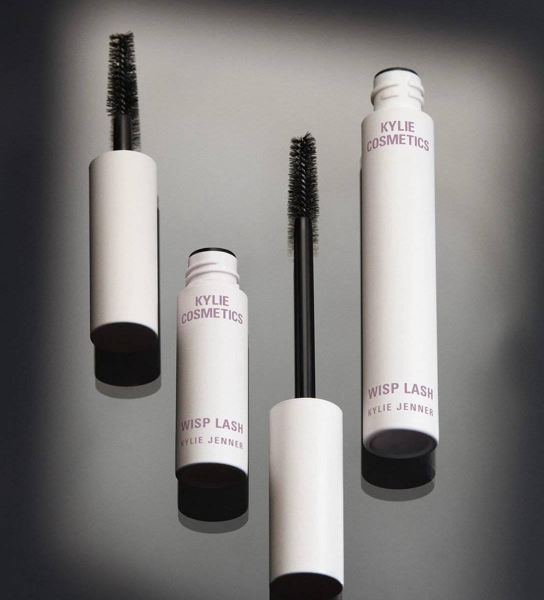 iKWorldRP's tweet image. © #KWorldRP | 𝗡𝗘𝗪 𝗖𝗔𝗠𝗣𝗔𝗜𝗚𝗡 | 𝖶𝖨𝖲𝖯 𝖫𝖠𝖲𝖧 𝖬𝖠𝖲𝖢𝖠𝖱𝖠 | 𝗞𝗖𝗢𝗦𝗠𝗘𝗧𝗜𝗖𝗦 #KCosmeticsRP 

wisp lash mascara has arrived grab @almamalherida’s everyday lengthening mascara out now #wisplashRPNövah