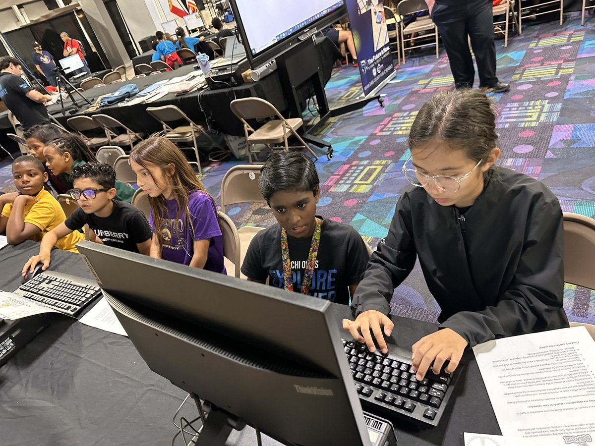 Welcome to Digicon! Our final @iLearnMDCPS event at @miamiyouthfair. These students are demonstrating their programming and design skills. Good luck to all of the schools represented today. @MDCPS @SuptDotres #yourbestchoicemdcps