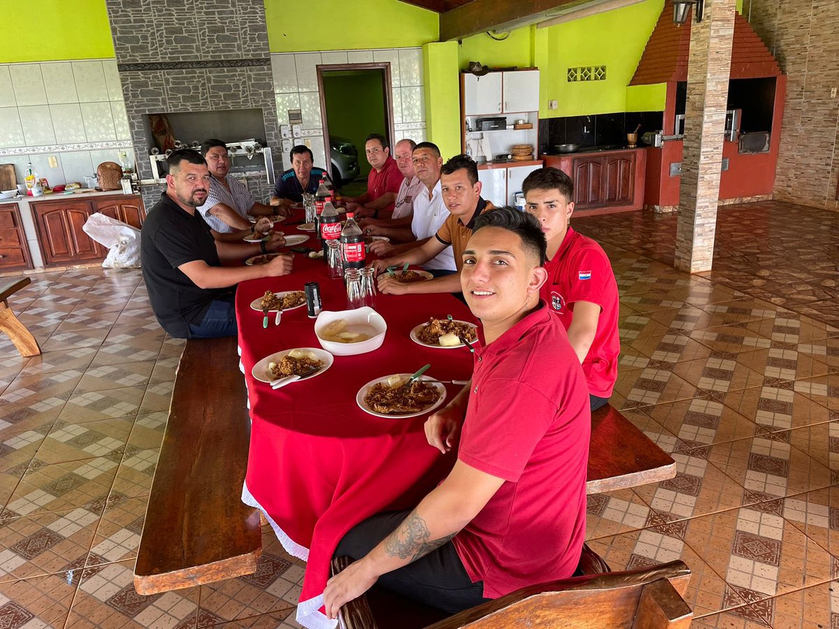 Fraterno encuentro el día de hoy en la ciudad de Carlos A. López con el intendente David Cubas, Don Carlos Molinas y los concejales Rolfi Shafer y Alberto Boveda. Siempre trabajando para llevar proyectos a la Ciudad de Carlos A. López y a nuestro departamento dé Itapúa!