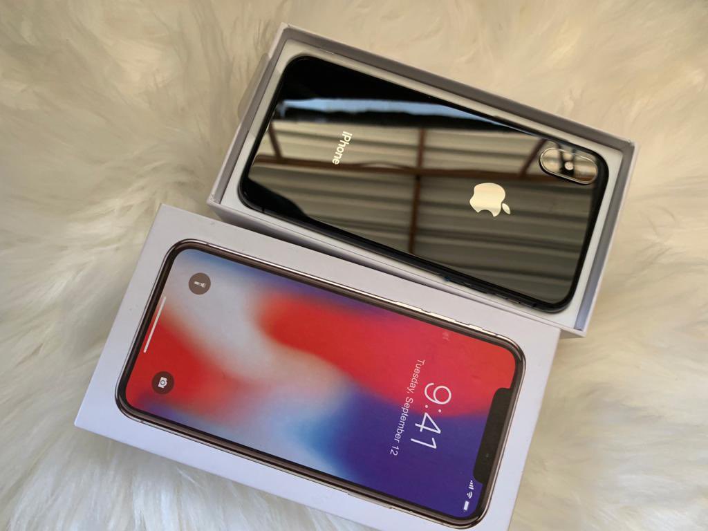 KuuzaStore's tweet photo. #IphoneX 

iPhone X 
64 gb de armazenamento
Bateria 🔋 💯%

Tá barato

210.000

#apple #MarketingFi  #marketing #angola #deal #cheap https://t.co/xDu0gSgvvq