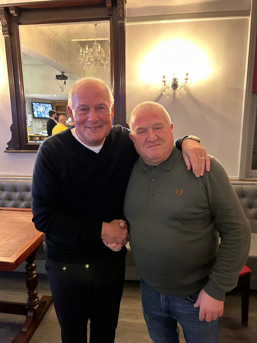 wessy6299's tweet photo. A great night out meeting a United legend #Pancho #treblebuster πΎπͺπΎπͺπΎπͺ https://t.co/twtewGACl8