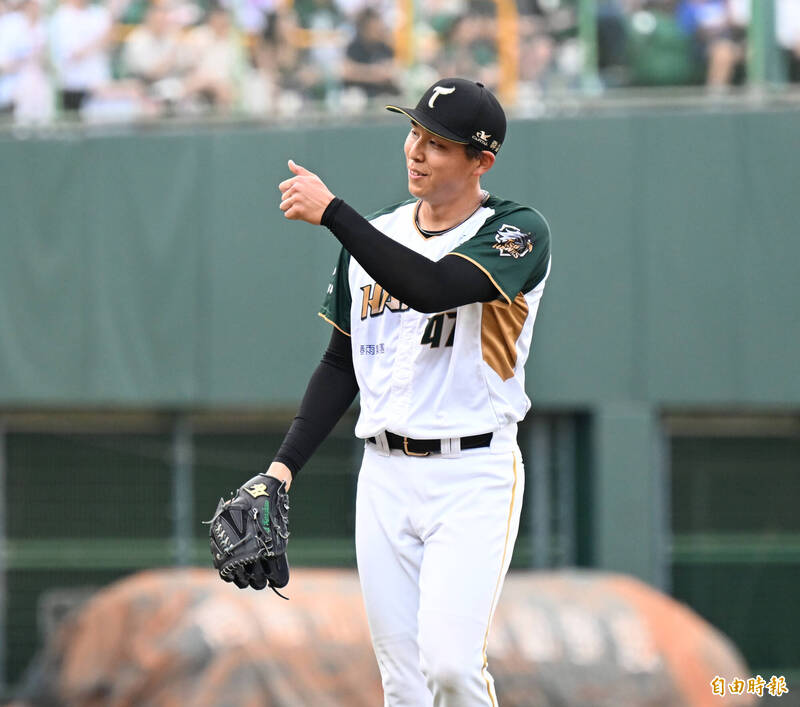 4/5 LHP Shōtaro Kasahara - TSG Hawks

6SO, 1BB, 6H, 0ER, 0R, 6IP (W)

108 pitches, 64 strikes