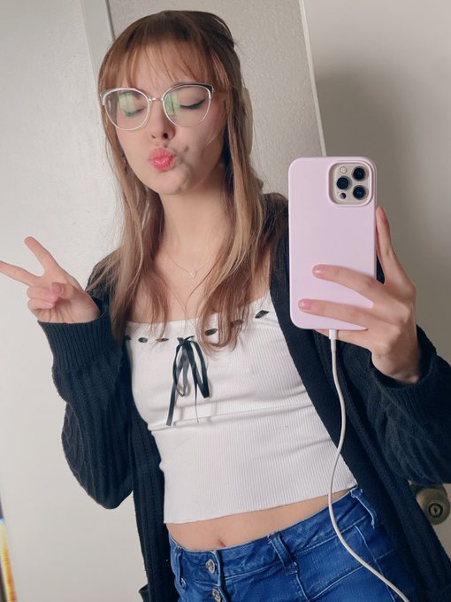 Tired 😭😭😭😭 https://t.co/sbwjSDgjGZ