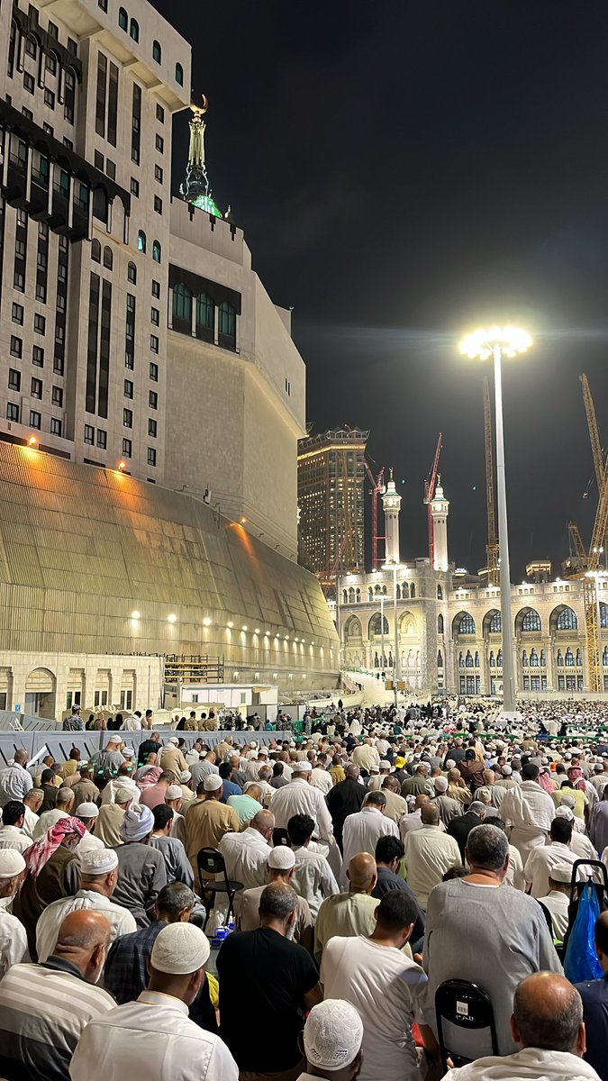 _1_5_'s tweet photo. ليلة ٢٧ | رمضان

يارب إن كانت هذه الليله ليلة القدر فاقدر لنا فيها كل خير و يسر لنا كل عسر وابعد عنا كل شر واكتبنا من عتقائك في هذا الشهر واجعلنا مستجابي الدعوه اللهم اكتب لنا من الاقدار أجملها يارب اجعلها ليلة جبر للقلوب جبرا يليق بكرمك ولطفك جبرا يداوي كل مامضي يالله. https://t.co/HnRIRQZbya