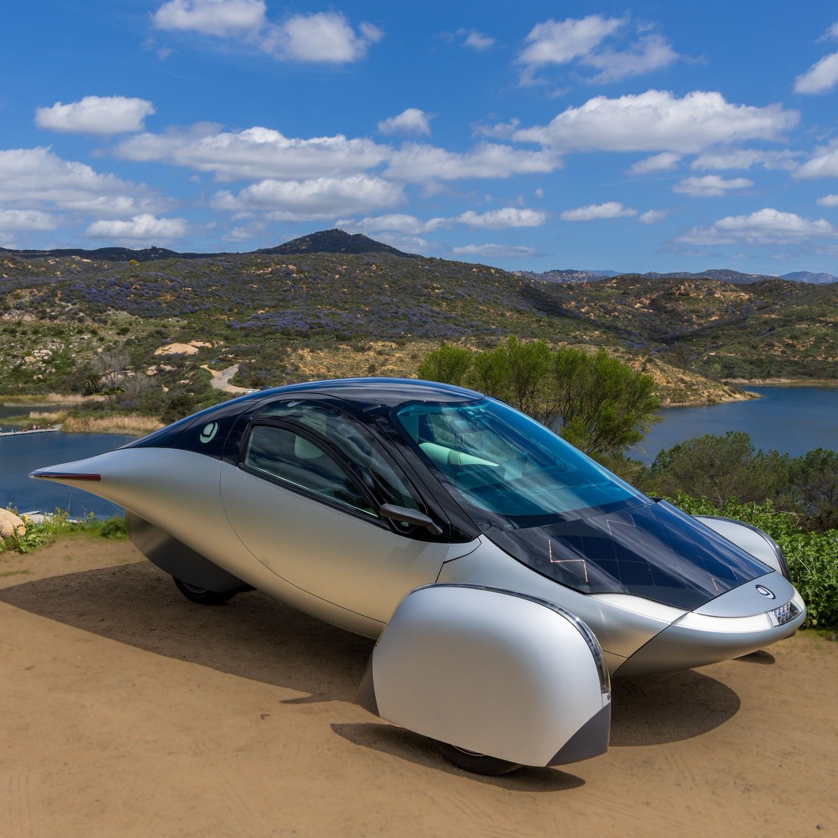 aptera_motors's tweet photo. Embracing nature's beauty in every drive. Happy #EarthMonth from everyone at Aptera 🌿 https://t.co/L4yvRIYJlG