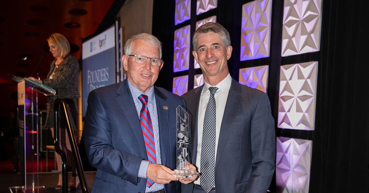Congrats Kevin Conroy, Chairman & CEO of @ExactSciences, who was presented the John S. McCain Award which recognizes individuals whose leadership & dedication has made a significant impact in the fight against cancer & helping patients worldwide. bit.ly/49rYaP2