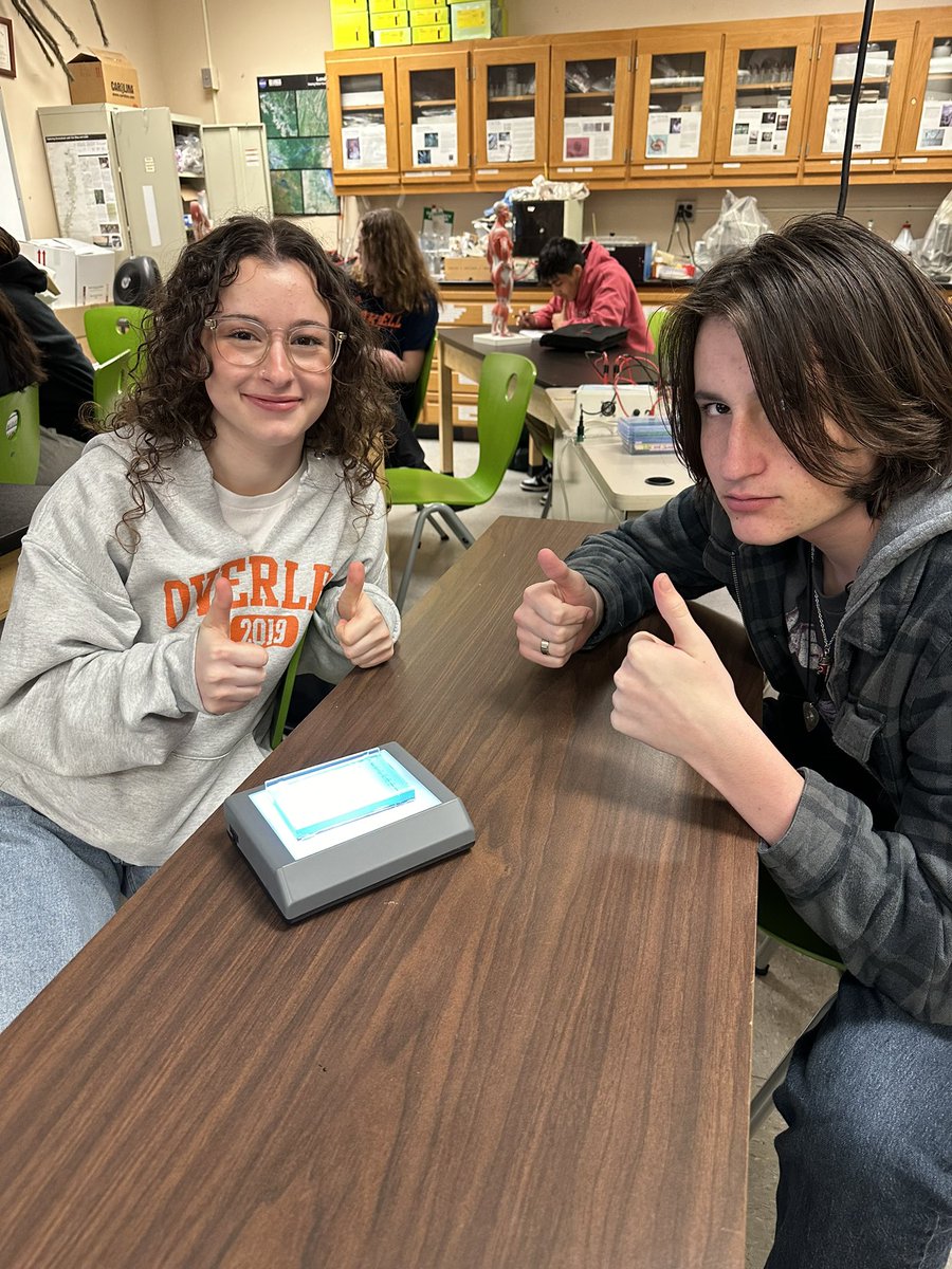 Forensicsteach's tweet photo. Forensic science students do amazing work! All groups did their gel electrophoresis and got great results! @APSCareerCenter @APS_CTE @arlingtontechcc https://t.co/VFcDypMQE8