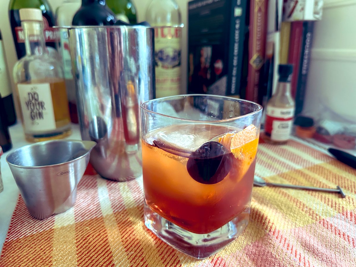 𝐂a𝐧t𝐨n𝐞s𝐞 My twist on the Canton a.k.a. 'Chinese Cocktail' Original Canton: rum, maraschino, orange liqueur, grenadine, 🍒🍊. I added Canton ginger liqueur (obv) and ginger bitters!