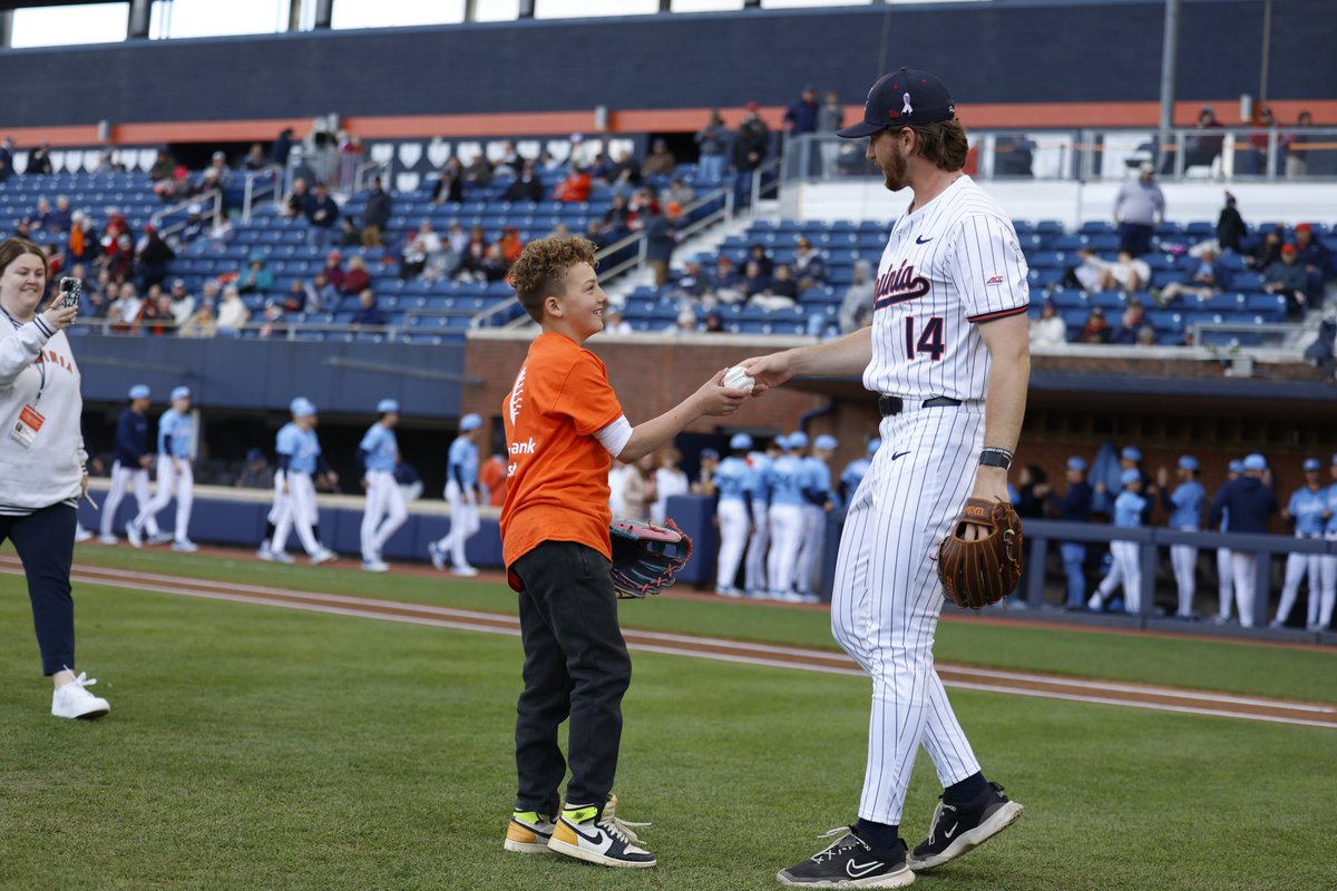 UVABaseball's tweet photo. Hoos fans 🫶 https://t.co/NupbBEK5XN