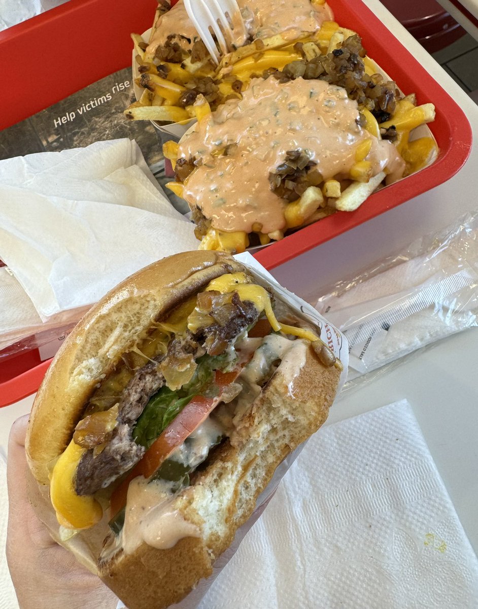 Finally tried In N Out for the first time 😋 I’d say it was worth the hype.