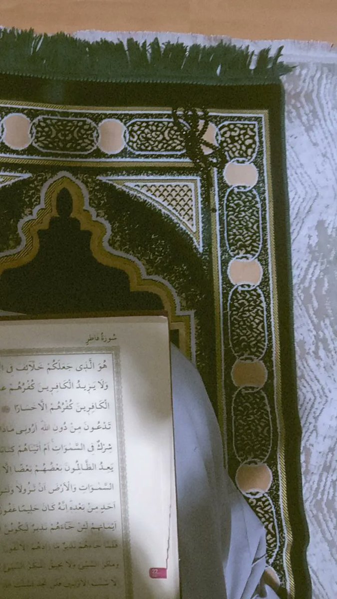 "Yüzüme nur inmedi, yüzüm nura indi bayım. Gözyaşlarım bitse tesbih tanelerim vardı, 
Tesbih tanelerim bitse gözyaşlarım.
Saydım insanın doksan dokuz tane yalnızlığı vardı.
Aşk diyosunuz ya 
Ben istemenin Allahını bilirim bayım.
(...)Siz aşkı ne bilirsiniz bayım!"