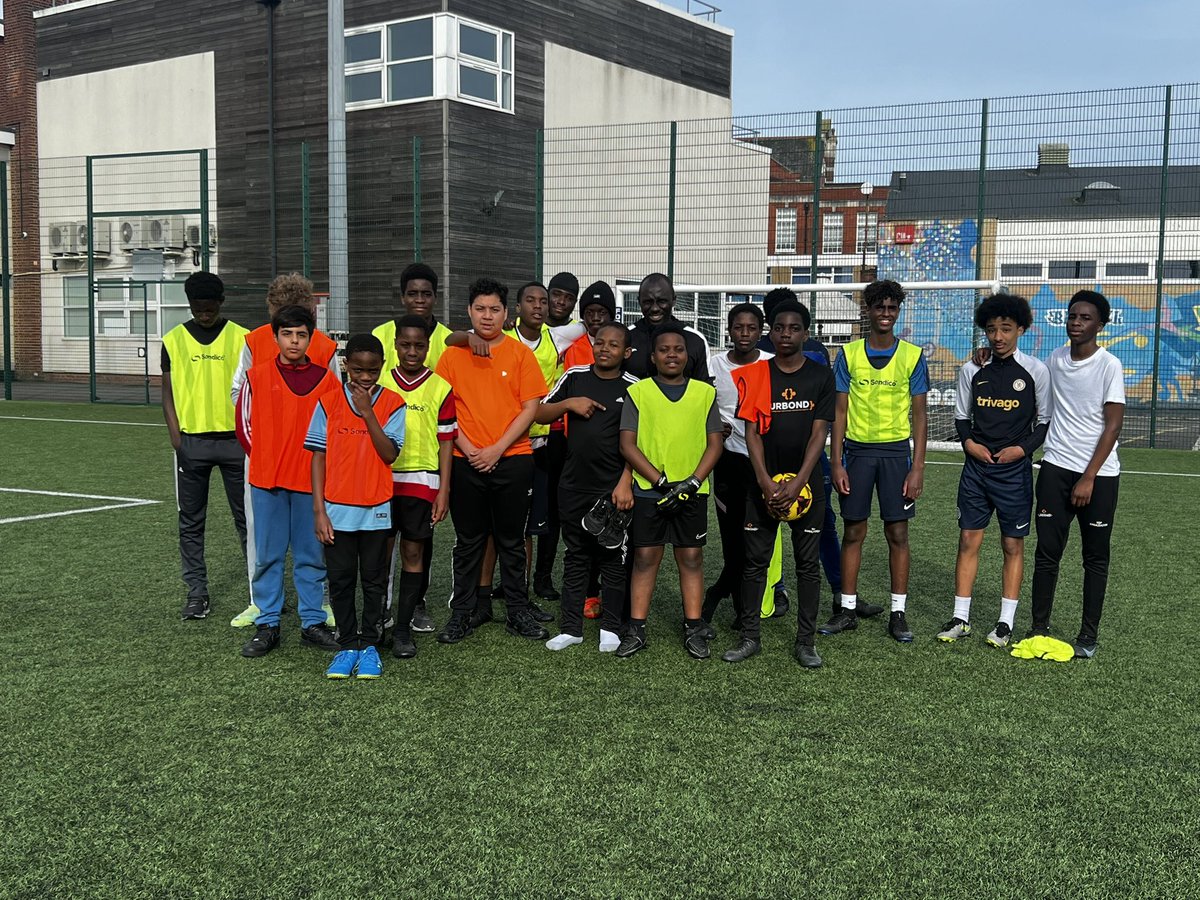 Easter Holiday Fun Day 2! 

Today we took our older kids to play football, enjoy some games at the youth club, listen to music and provide them with a hot nutritious meal. 

Stay tuned for day 3! 

#Holidays #Easter #HAFEaster #URBOND #Portsmouth #sport #Activity #Youth