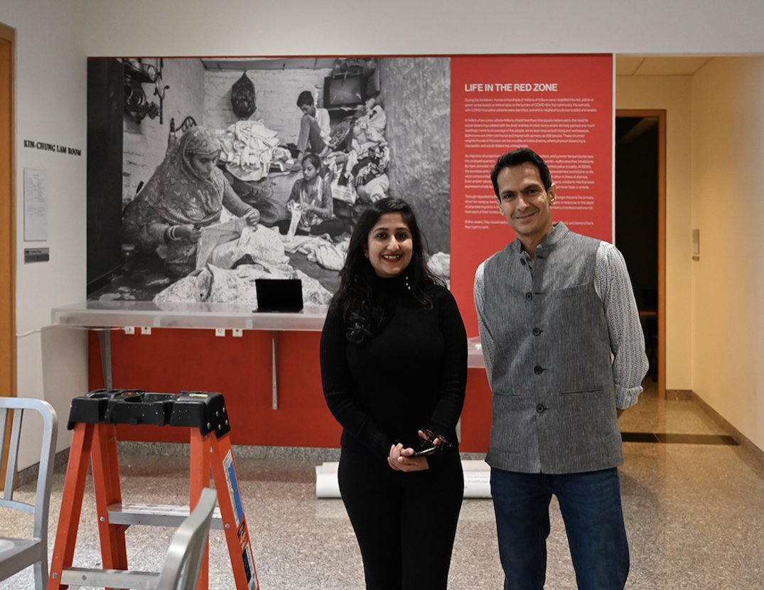 Learn about Dr. @Satchit_Balsari's inspiration for the HUM SAB EK – We Are One exhibit and what lessons public health can learn from poor working women in India in this Q+A mittalsouthasiainstitute.harvard.edu/2024/04/hum-sa… and join us on April 15 at 6 pm for the opening! mittalsouthasiainstitute.harvard.edu/event/hum-sab-…