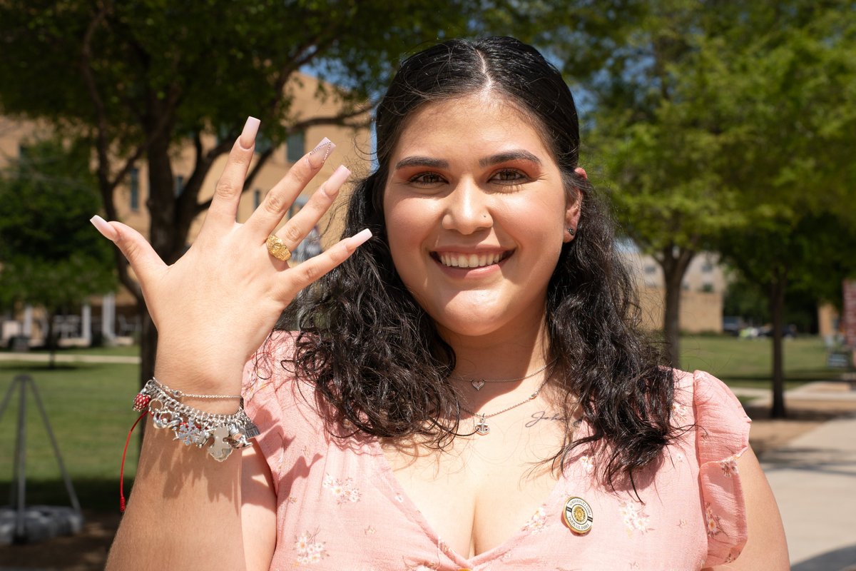 TAMUSanAntonio's tweet photo. Only smiles on Ring Day. #TAMUSA #SeniorRing https://t.co/20vr0jkZyP