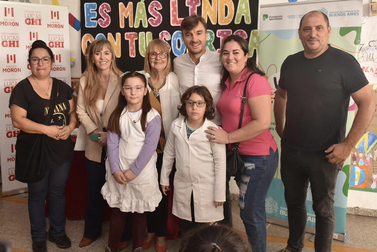 munimoron's tweet photo. Nueva entrega del programa #VerParaAprender 👓
🙌 Los chicos y chicas de las escuelas primarias N°18, 99 y 108 recibieron de manera gratuita sus anteojos para poder continuar con su aprendizaje de manera óptima. https://t.co/RXuiGxBc4I
