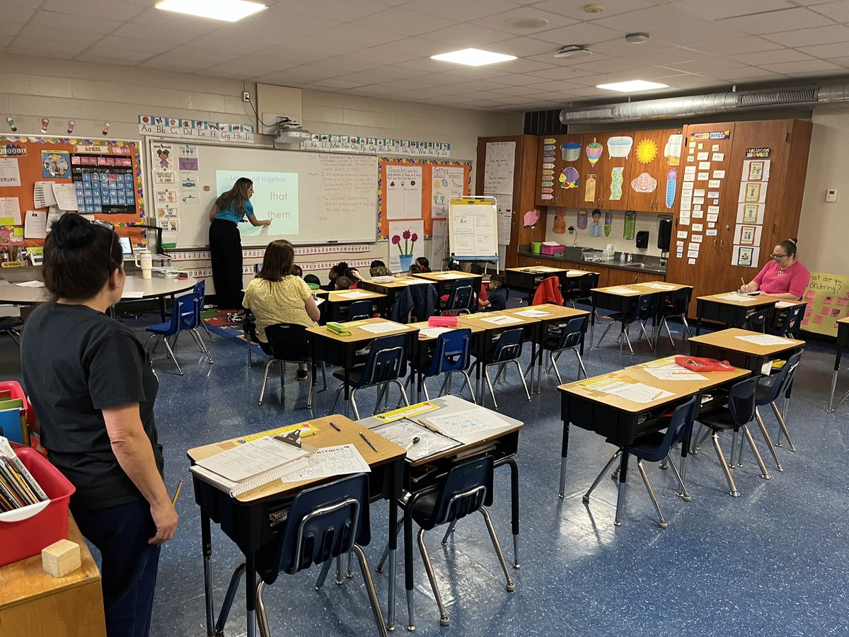 Feel Good Friday Moments…our dedicated Food Pantry volunteers, students earning Brag Tags & shopping in our PBIS Store as part of our Level Up Challenge & K/1 teacher’s engaging in job embedded UFLI PD! #WeBelieve @HillsboroughSch