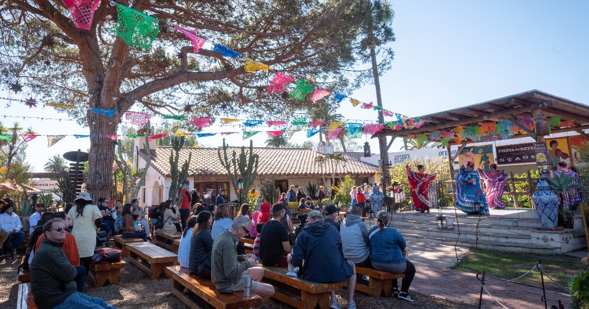 Mark your calendars, because #CincodeMayo is only a month away! 🤩 Join the festivities throughout San Diego, and don't miss out on the two-day fiesta at @OldTownSanDiego May 4-5th. Experience more cross-border celebrations here: bit.ly/43QX26G 📍: @FiestaDeReyes