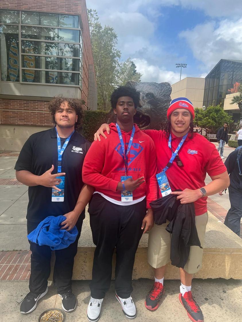_Kingbam71's tweet image. Great visit yesterday! Loved the hospitality UCLA offered my brothers and I. Saw nothing but DOGS out there. @UCLAFootball 
#begreat #GoBruins #WORK #SFG