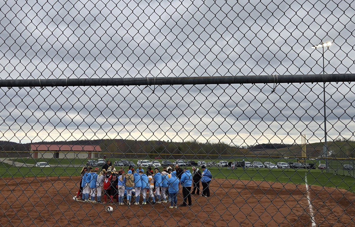 The 'other' Friday Night Lights 🥎🥰 Anthem before, Prayer after... thank God for those 'flyover states' 💯🇺🇸 #SoftballMomma 🥎