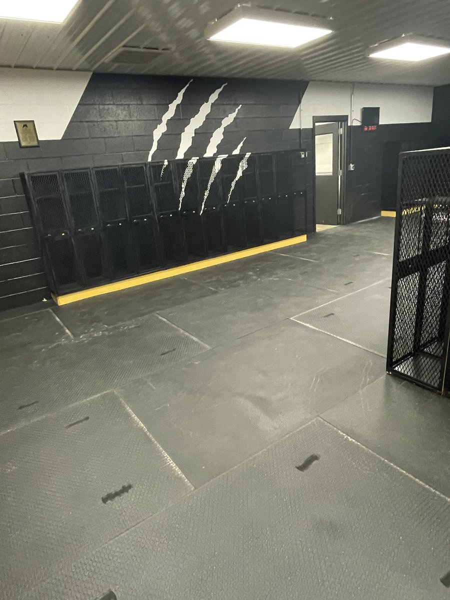 The FHS Blackcats’ Football locker room project is almost complete!  Our last phase is seating.  We are looking for ideas/donations and/or materials for bench seating.  Any individual/business that would like to help, please reach out to us!
#GoCats
#feedthecats
#findaway