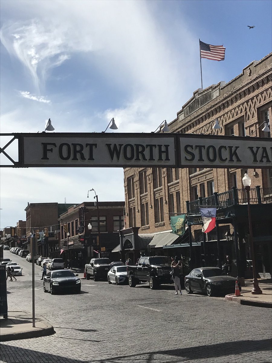 Relaxed aangekomen (voor de eclips van 8 april) in Dallas - Fort Worth.
Waar Leo Vroman zijn levensavond heeft doorgebracht en Lee Harvey Oswald JFK niet heeft vermoord . . . ⁦<a href="/HarrisonSealts/">Harrison Sealts</a>⁩ ⁦<a href="/FriendlyFoe16/">Joost</a>⁩ ⁦<a href="/WimBerkelaar/">Wim Berkelaar</a>⁩