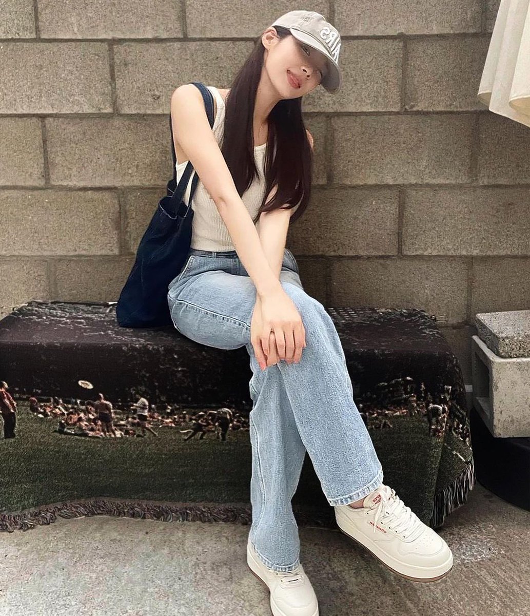 __onechzn's tweet photo. 서경언니 예전 인스타 사진 ㅁㅊ…
왜 뽀글이 인스타보고 반해서 디엠넣었는지 너무 알겟음

여친력의 종결자, 여친력의 군림자, 여친력의 지배자, 여친력의 교과서 어쩌구 https://t.co/QOdfjG8i4e
